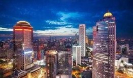 南京新街口免费吃瓜,市民纷纷围观尝鲜