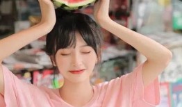 网红农村女孩吃瓜图片真实,网红农村女孩的田园生活剪影